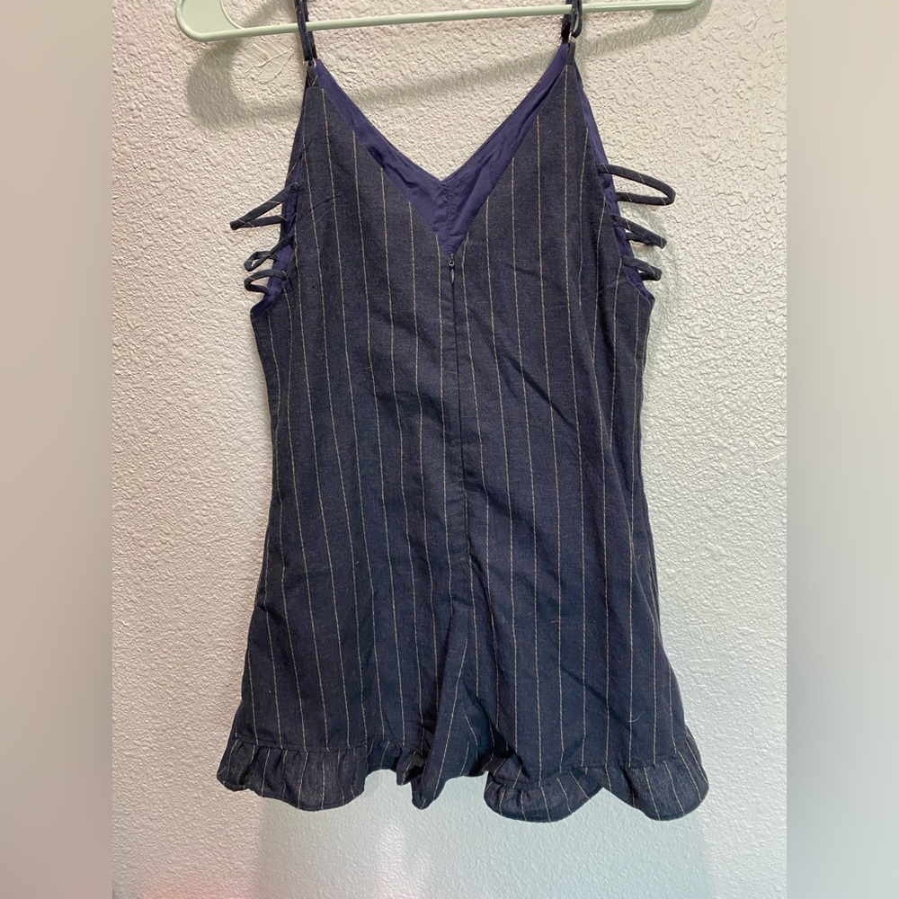 Adorable romper, goes great with a belt!